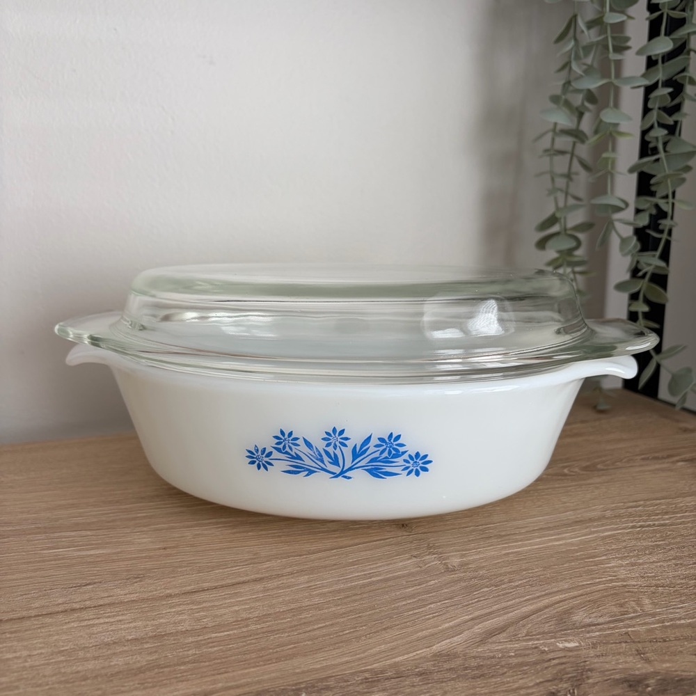 Vintage Anchor Hocking Fire King Milk Glass 1.5qt Casserole With Lid Cornflower